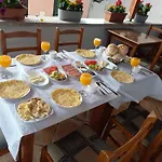 Hk Is A Cozy And Welcoming House In The Heart Of It Offers Comfortable Accommodation,free Public Parking Nearby,and Breakfast Included,ensuring A Peaceful And Relaxing For Guests