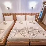 Hk Is A Cozy And Welcoming House In The Heart Of It Offers Comfortable Accommodation,free Public Parking Nearby,and Breakfast Included,ensuring A Peaceful And Relaxing For Guests 3*