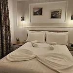 Hk Is A Cozy And Welcoming House In The Heart Of It Offers Comfortable Accommodation,free Public Parking Nearby,and Breakfast Included,ensuring A Peaceful And Relaxing For Guests Krujë