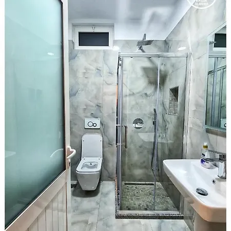 B&B Hk- Is A Family-run Designed To Welcome Like Friends Located In The Heart Of Kruje,it Offers Comfort,peace,and Privacy To Make Feel Right At Enjoy Free Public Parking, Taxi Service,local Guides And A Traditional Breakfast Inclu