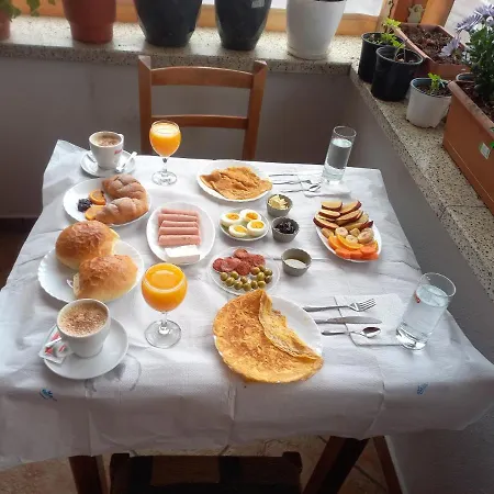 Hk- Is A Family-run Designed To Welcome Like Friends Located In The Heart Of Kruje,it Offers Comfort,peace,and Privacy To Make Feel Right At Enjoy Free Public Parking, Taxi Service,local Guides And A Traditional Breakfast Inclu B&B Krujë