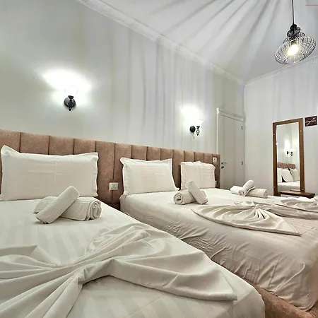 Hk Alojamento de Acomodação e Pequeno-almoço Krujë