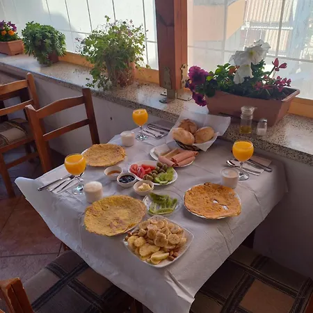Hk- Is A Family-run Designed To Welcome Like Friends Located In The Heart Of Kruje,it Offers Comfort,peace,and Privacy To Make Feel Right At Enjoy Free Public Parking, Taxi Service,local Guides And A Traditional Breakfast Inclu B&B Krujë