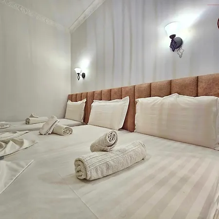 Hk- Is A Family-run Designed To Welcome Like Friends Located In The Heart Of Kruje,it Offers Comfort,peace,and Privacy To Make Feel Right At Enjoy Free Public Parking, Taxi Service,local Guides And A Traditional Breakfast Inclu Krujë