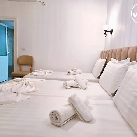 Hk- Is A Family-run Designed To Welcome Like Friends Located In The Heart Of Kruje,it Offers Comfort,peace,and Privacy To Make Feel Right At Enjoy Free Public Parking, Taxi Service,local Guides And A Traditional Breakfast Inclu 3* Krujë