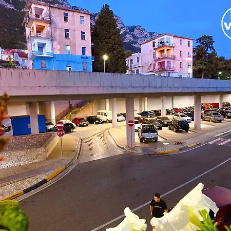 Alojamento de Acomodação e Pequeno-almoço Hk Krujë