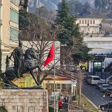 לינה וארוחת בוקר Hk Krujë